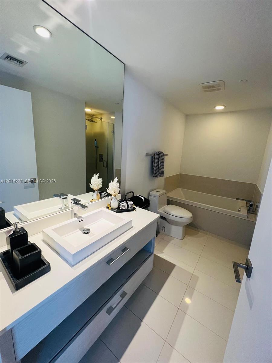 55 SW 9th St #3308, Miami FL 33130