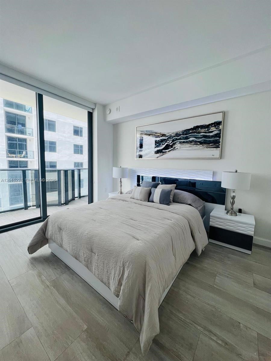 55 SW 9th St #3308, Miami FL 33130
