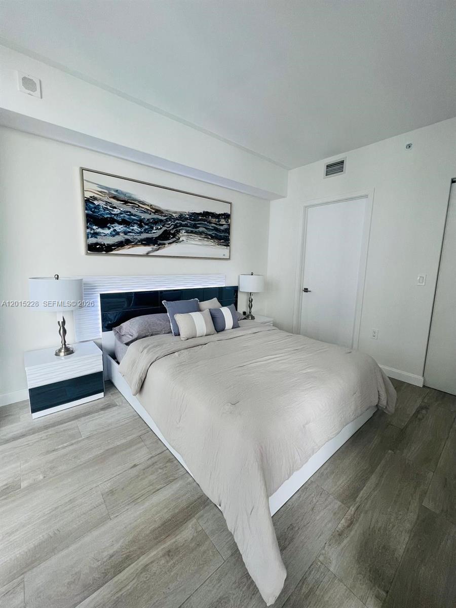 55 SW 9th St #3308, Miami FL 33130