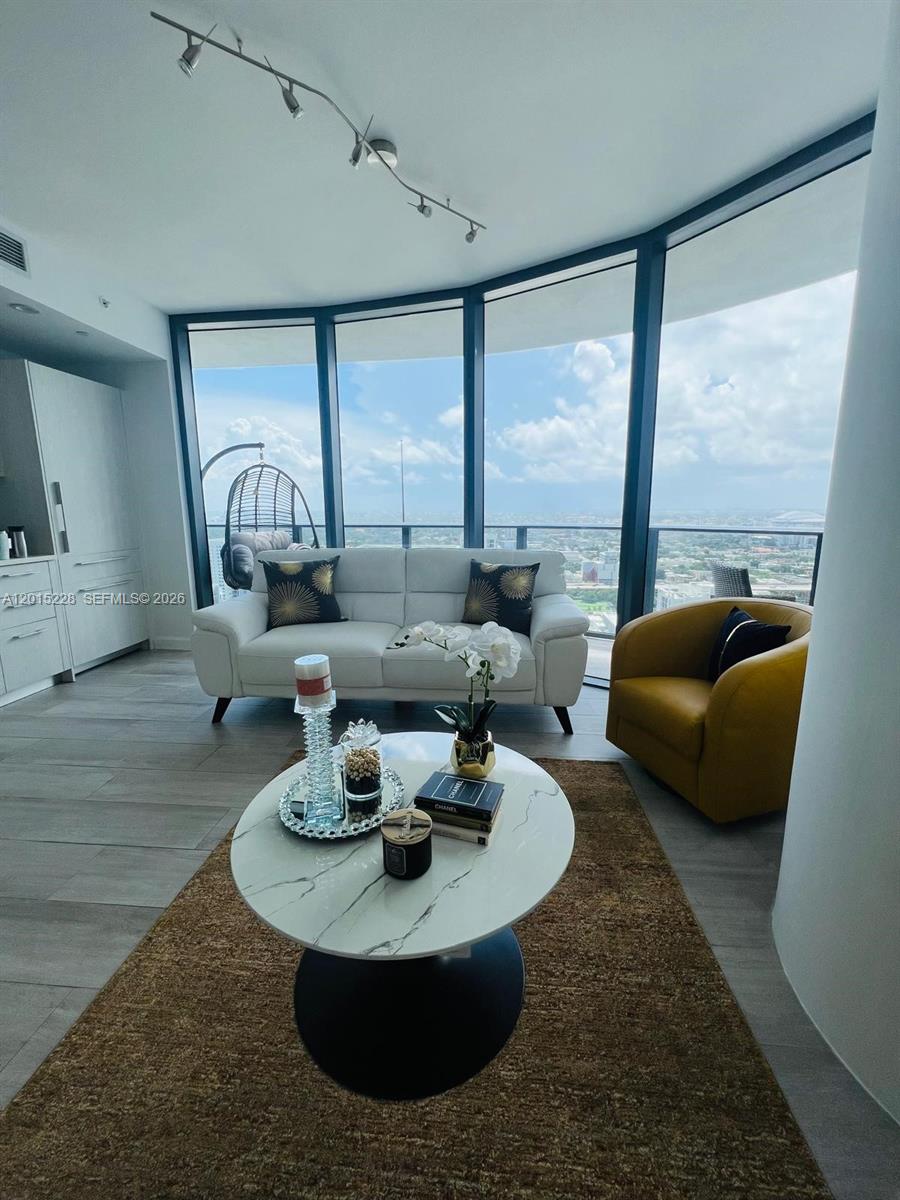 55 SW 9th St #3308, Miami FL 33130