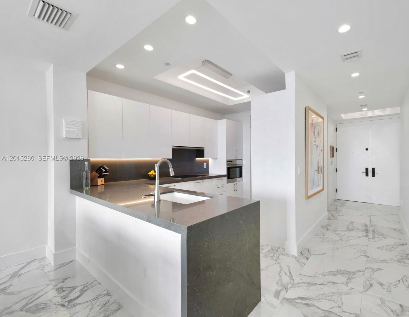 100 S Pointe Dr #2003, Miami Beach FL 33139