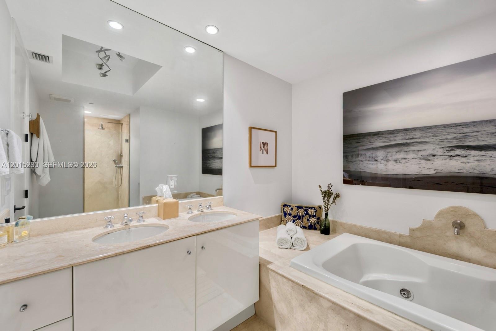 100 S Pointe Dr #2003, Miami Beach FL 33139