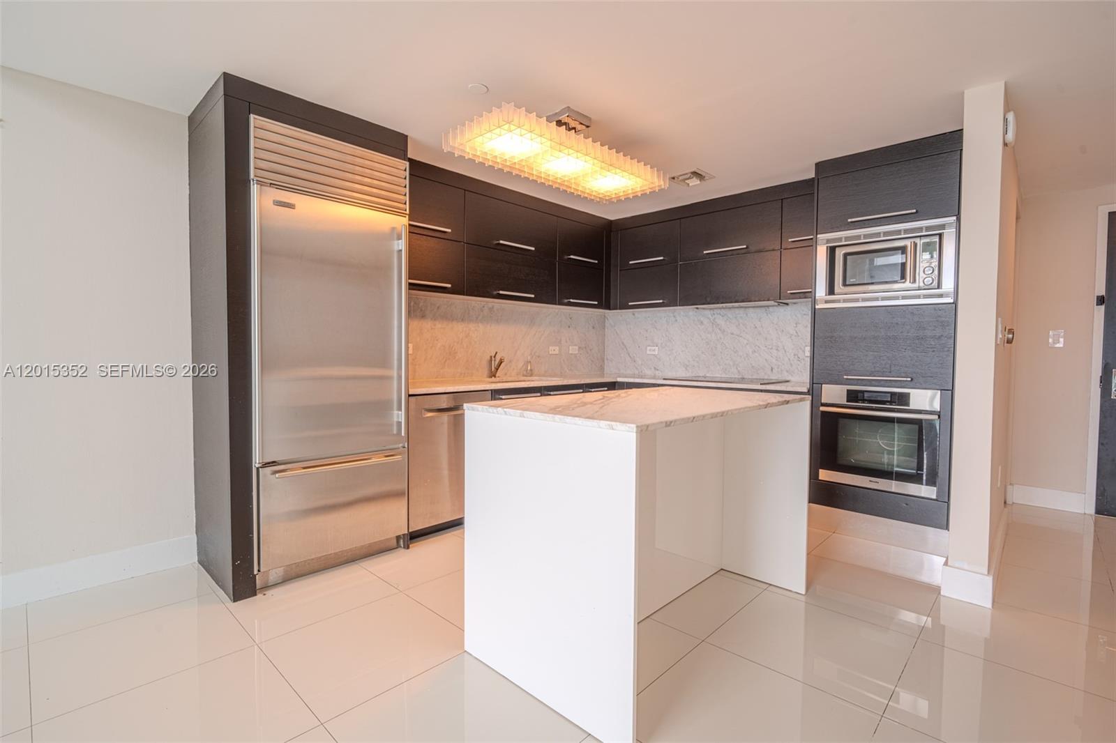 900 Biscayne Blvd #1707, Miami FL 33132