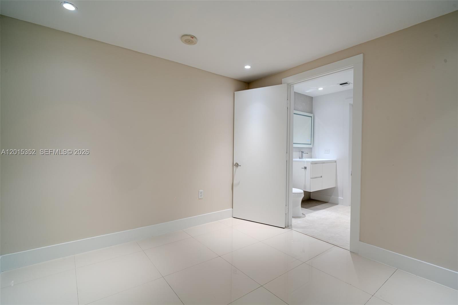900 Biscayne Blvd #1707, Miami FL 33132