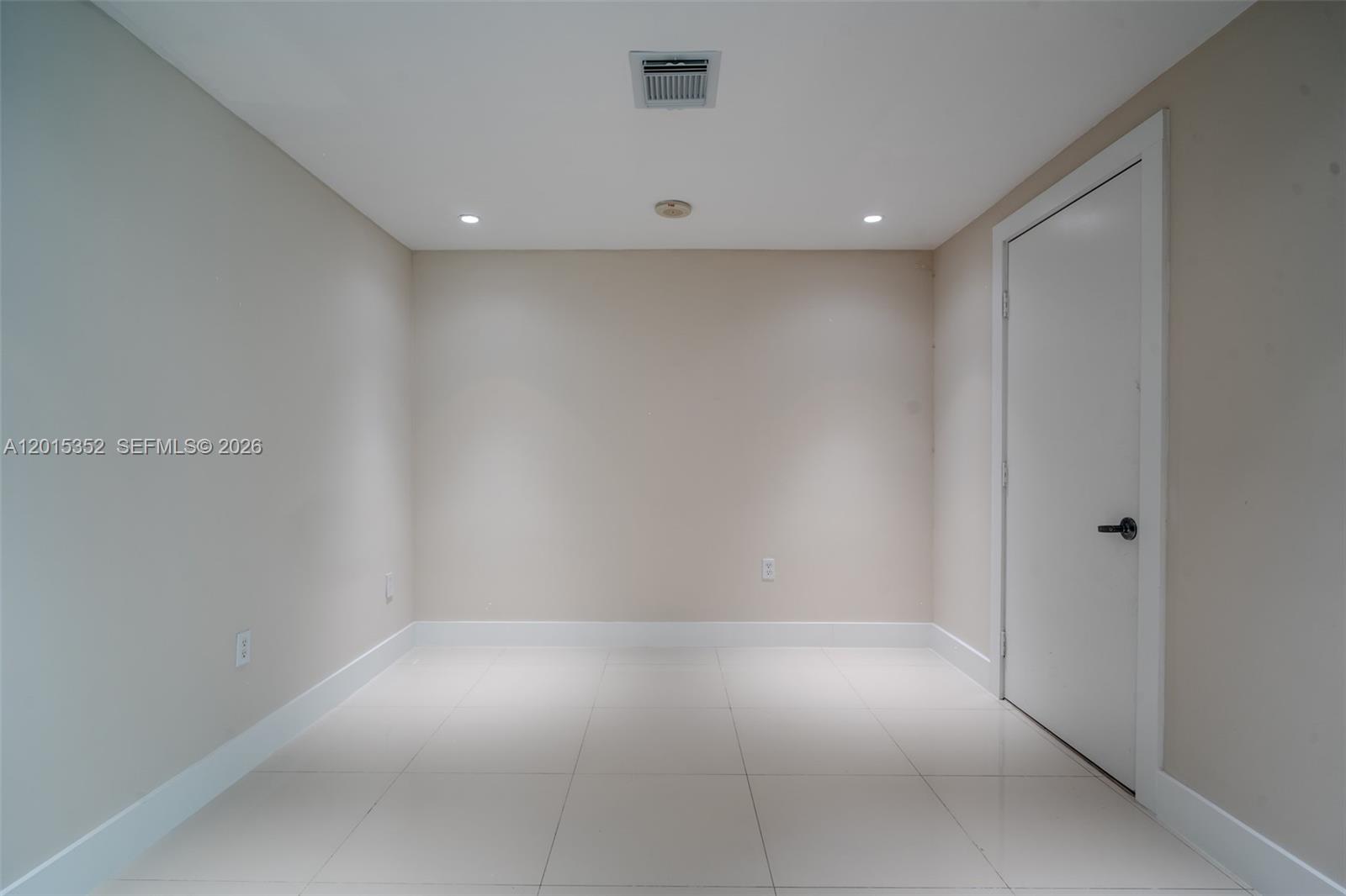 900 Biscayne Blvd #1707, Miami FL 33132