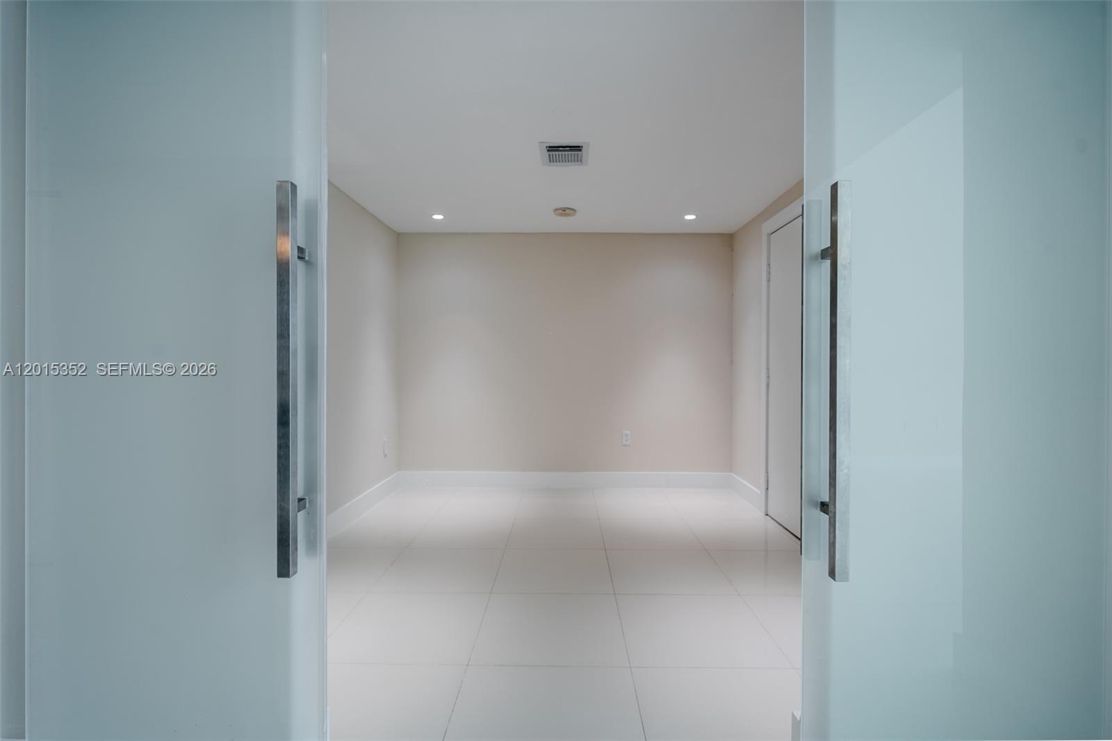 900 Biscayne Blvd #1707, Miami FL 33132