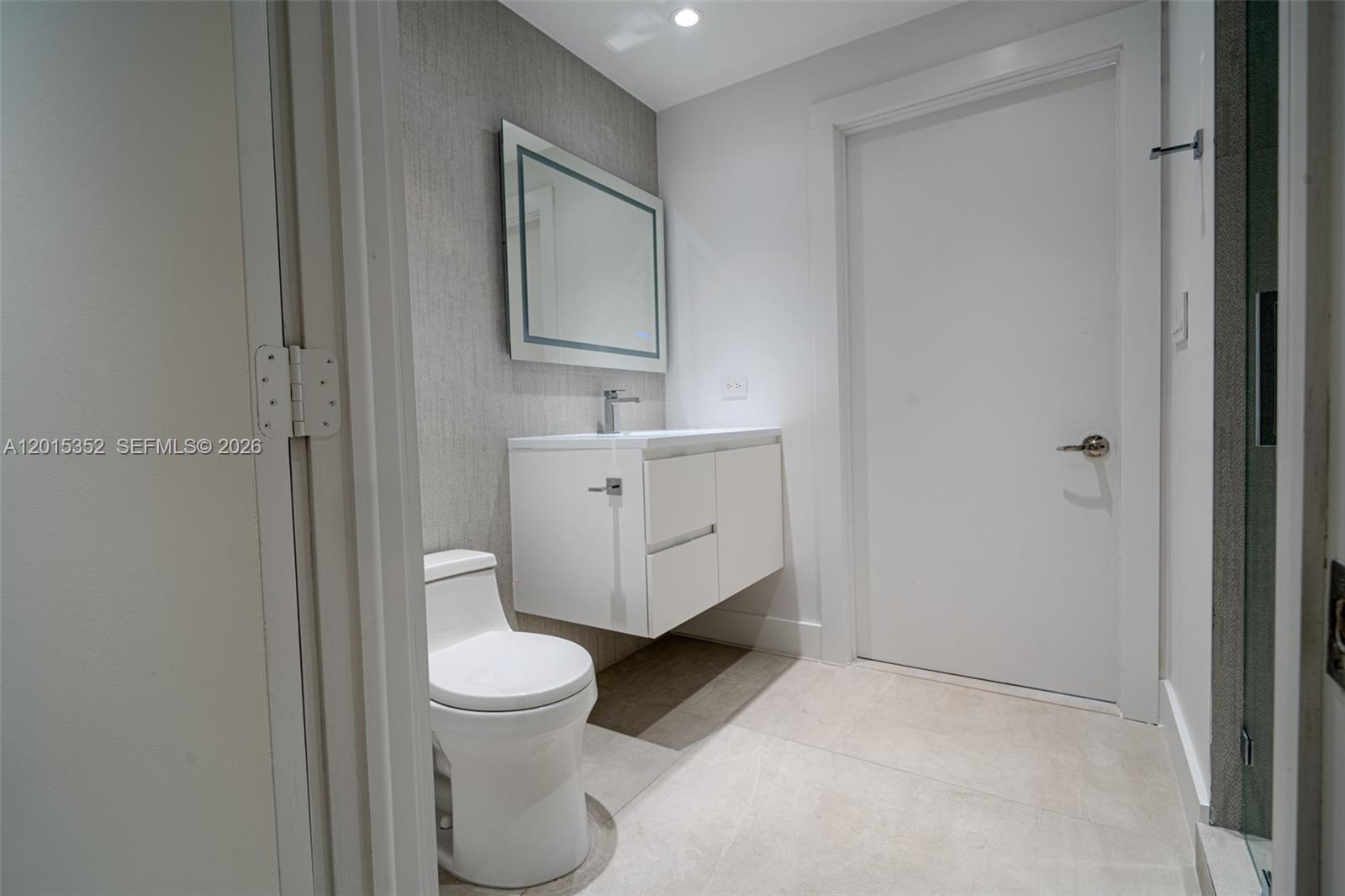 900 Biscayne Blvd #1707, Miami FL 33132