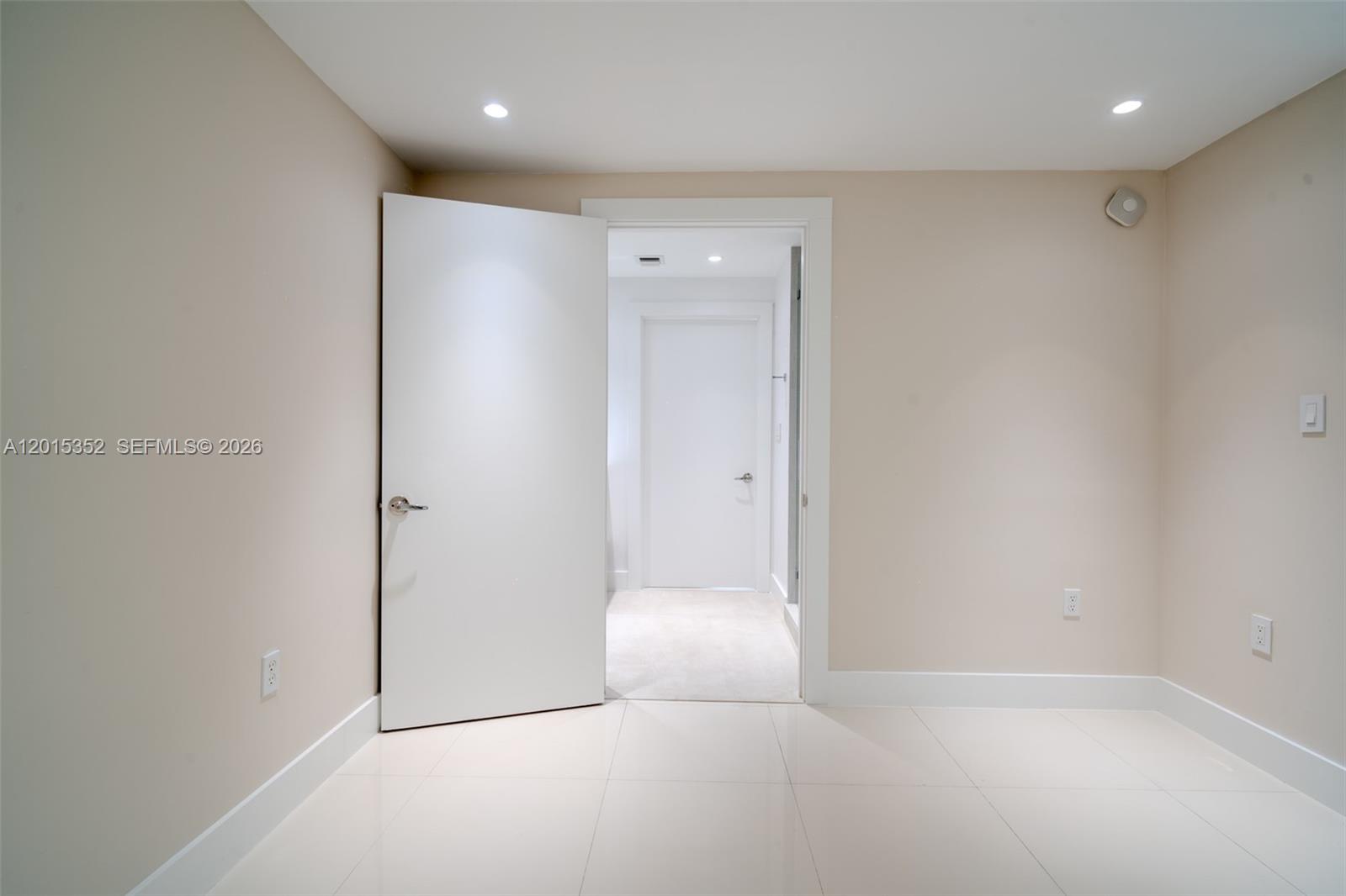 900 Biscayne Blvd #1707, Miami FL 33132
