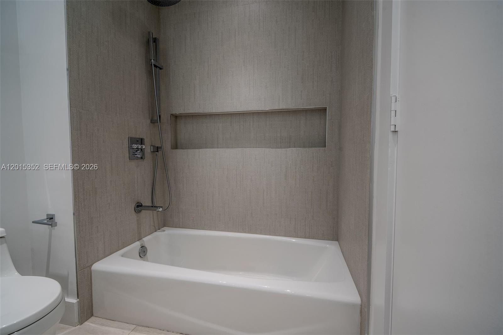 900 Biscayne Blvd #1707, Miami FL 33132