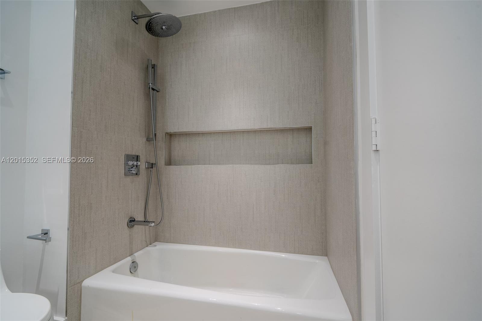 900 Biscayne Blvd #1707, Miami FL 33132