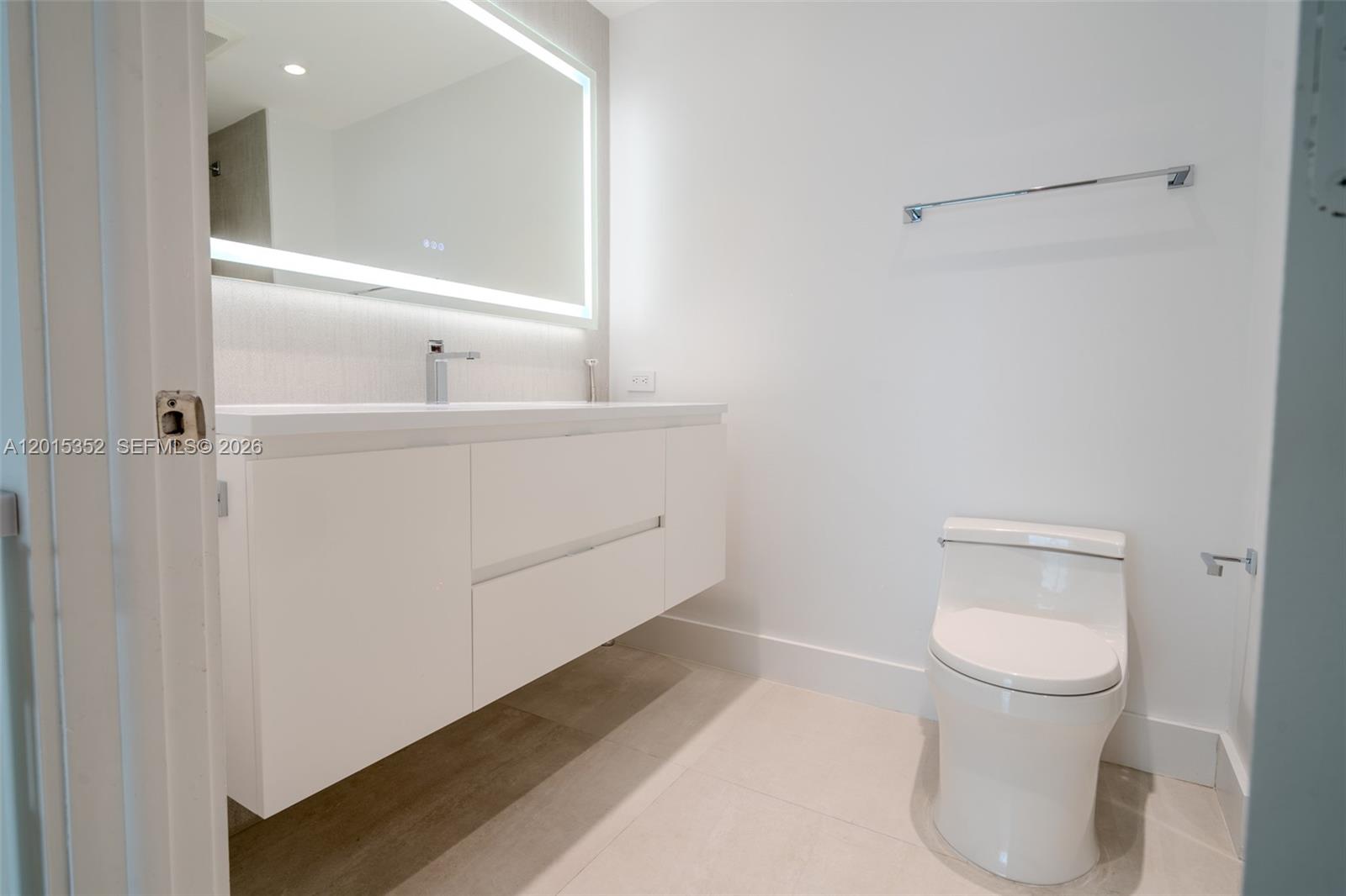 900 Biscayne Blvd #1707, Miami FL 33132