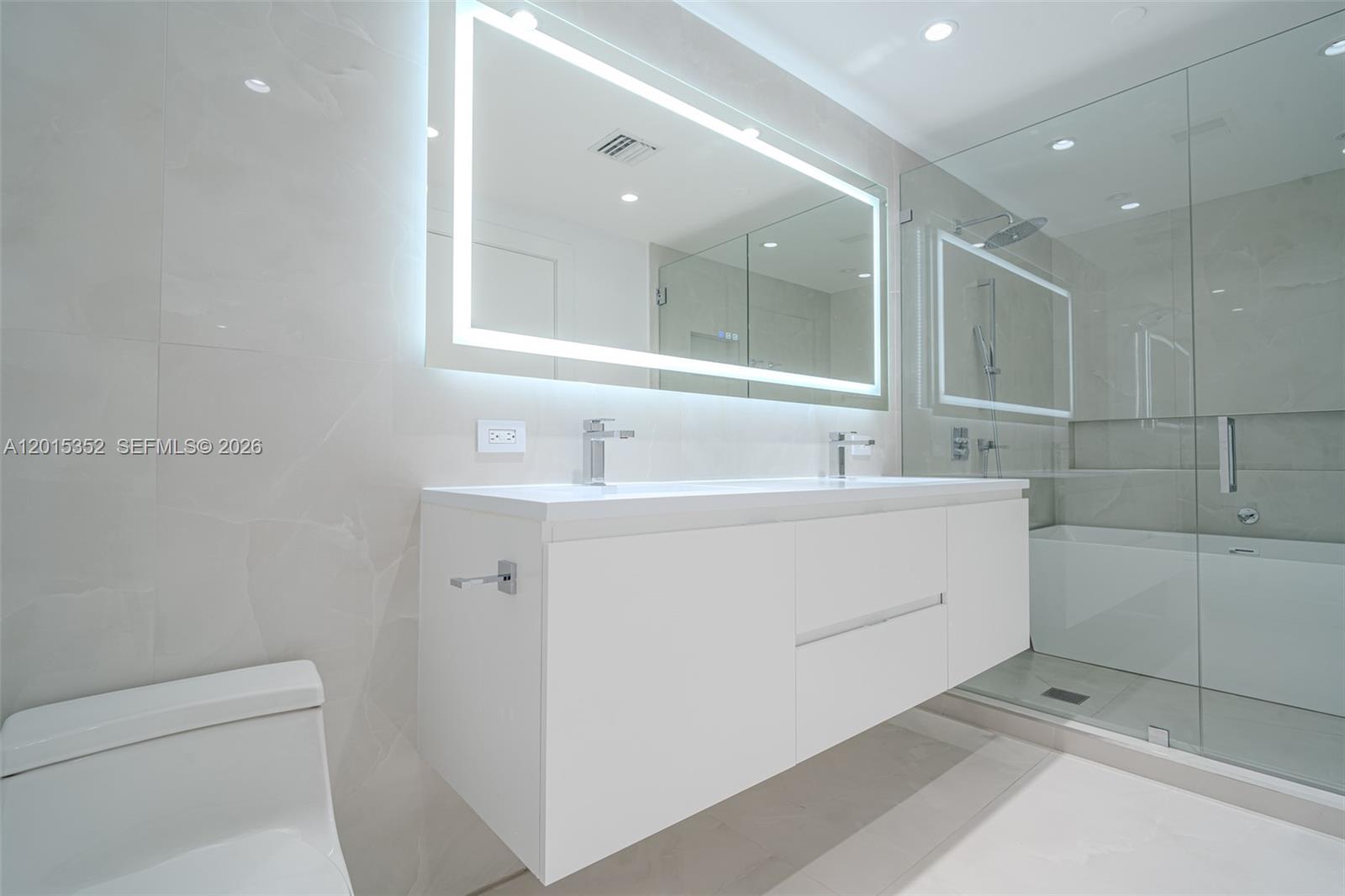 900 Biscayne Blvd #1707, Miami FL 33132