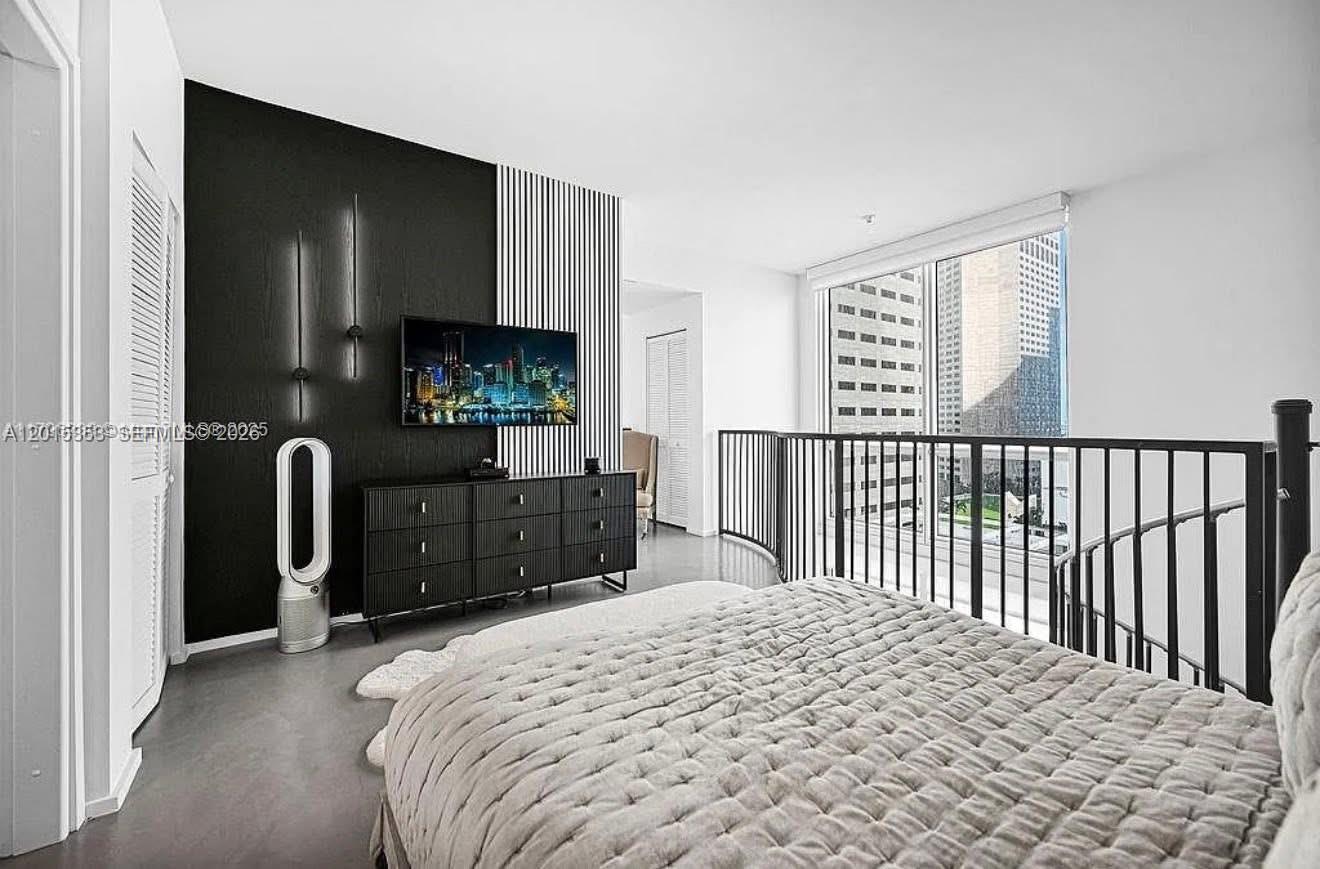 300 S Biscayne Blvd #L-1232, Miami FL 33131