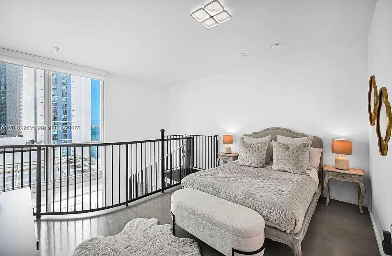 300 S Biscayne Blvd #L-1232, Miami FL 33131