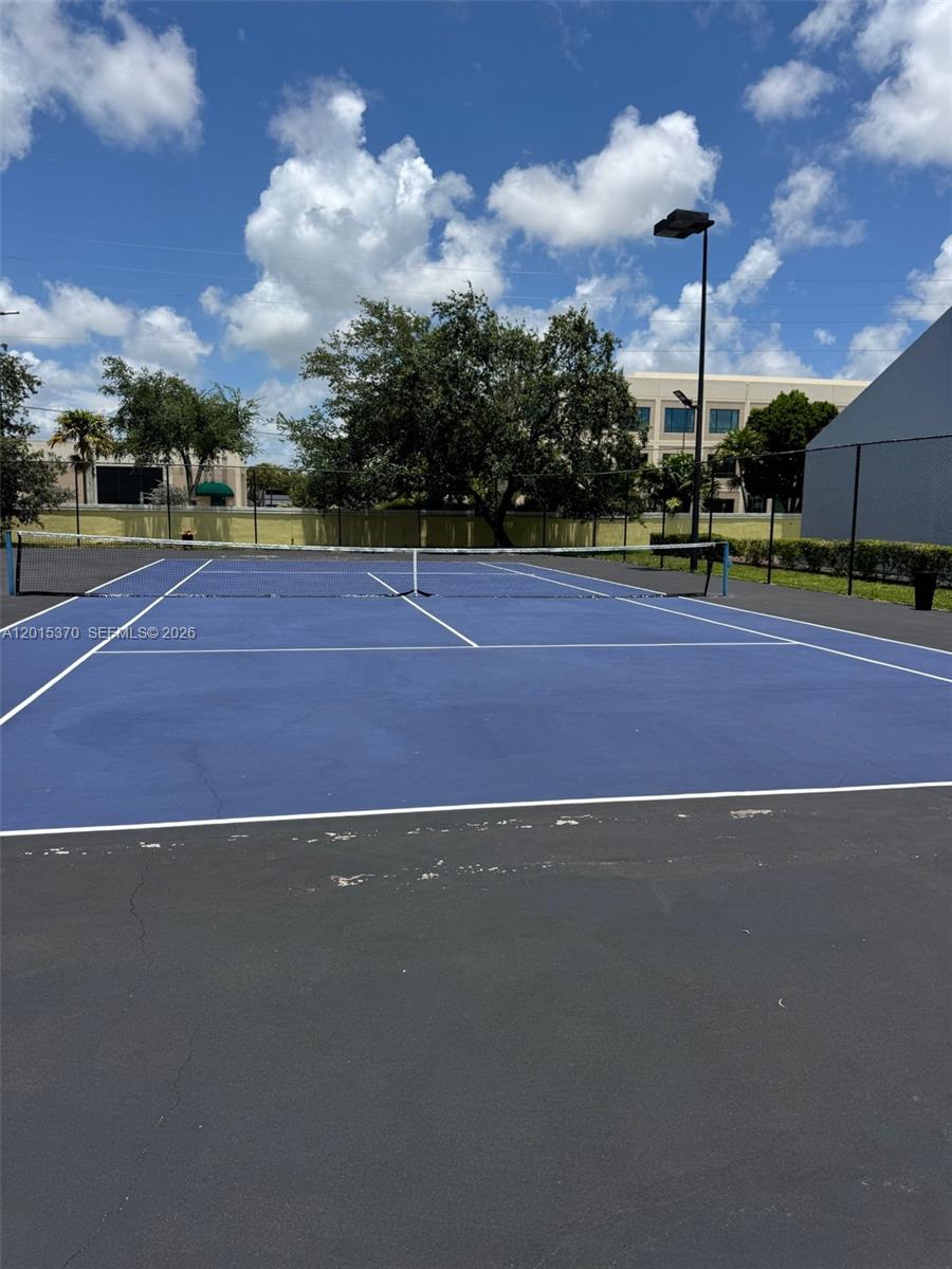 3441 NW 44th St #104, Oakland Park FL 33309