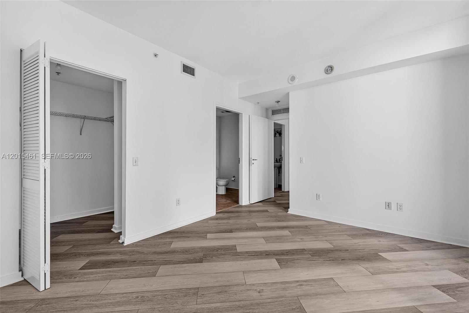 300 S Biscayne Blvd #T-2407, Miami FL 33131