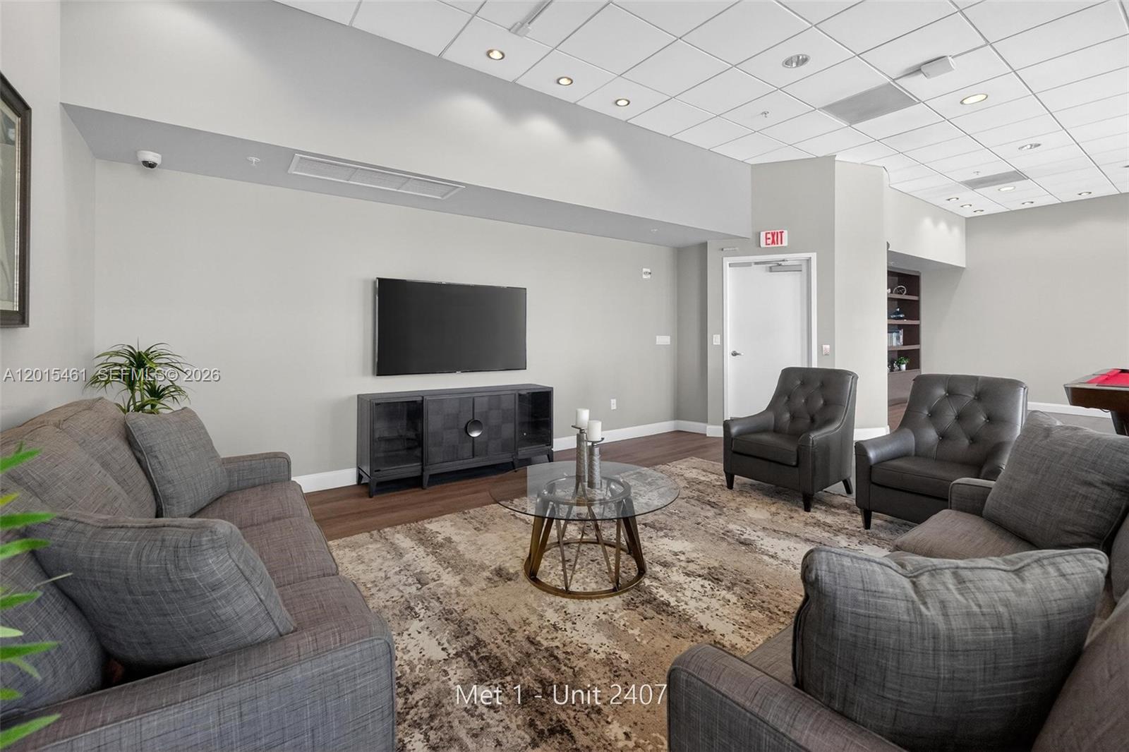 300 S Biscayne Blvd #T-2407, Miami FL 33131