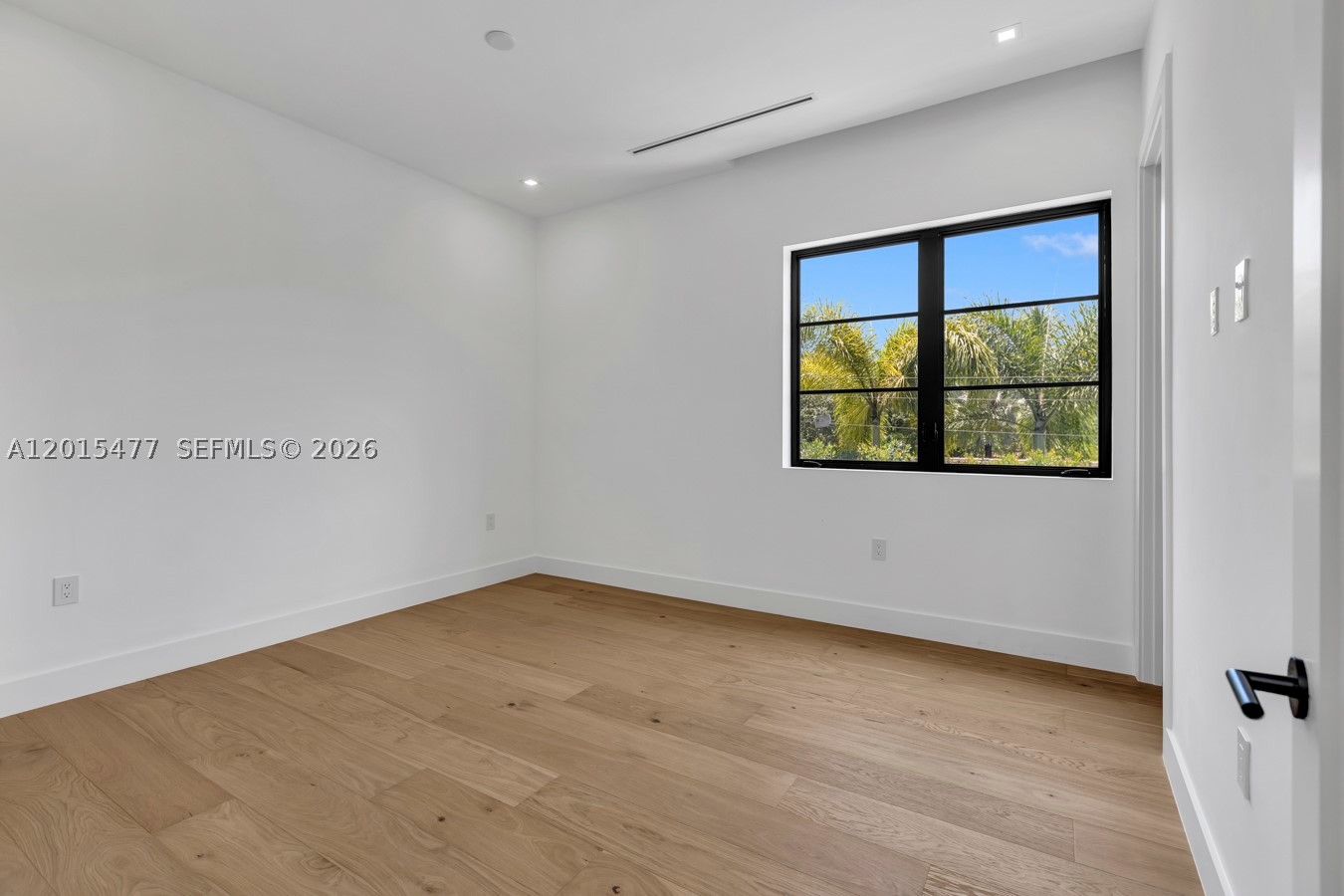 1220 S Alhambra Cir, Coral Gables FL 33146