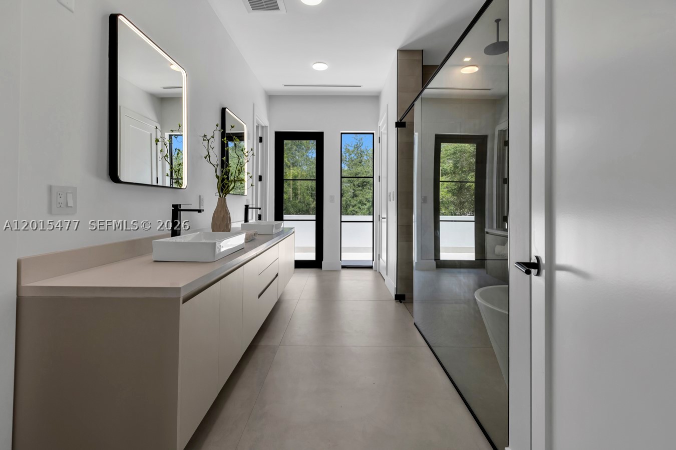 1220 S Alhambra Cir, Coral Gables FL 33146