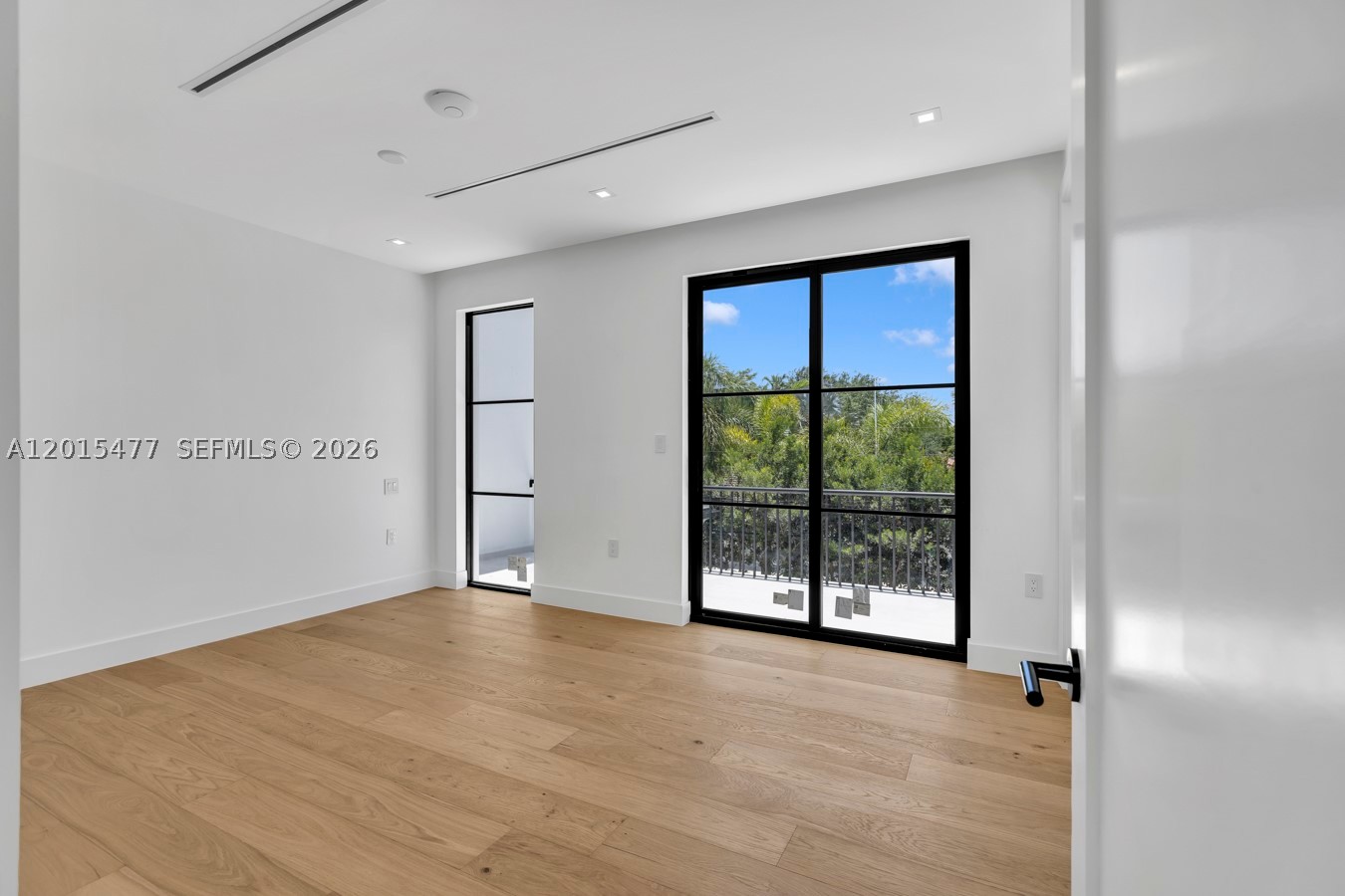 1220 S Alhambra Cir, Coral Gables FL 33146
