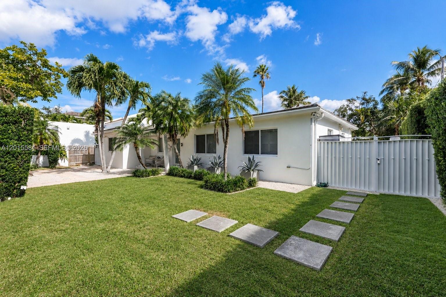 301 Hampton Ln, Key Biscayne FL 33149