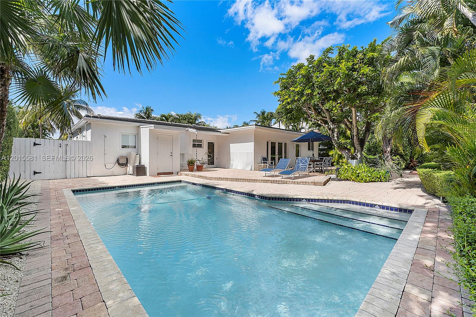 301 Hampton Ln, Key Biscayne FL 33149