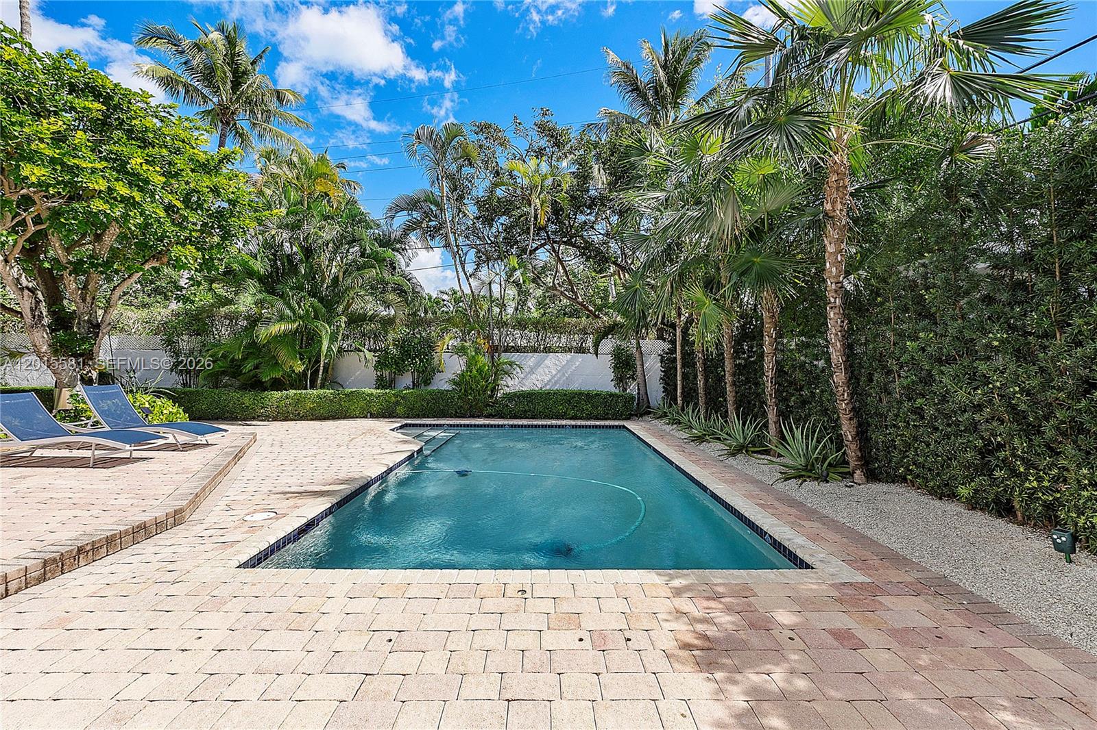 301 Hampton Ln, Key Biscayne FL 33149