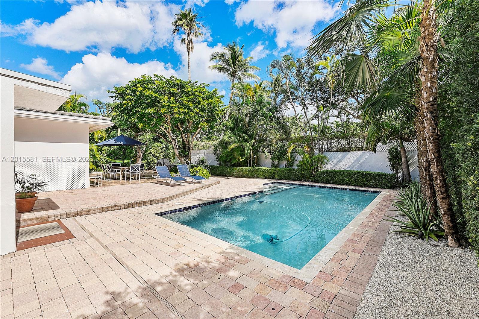 301 Hampton Ln, Key Biscayne FL 33149