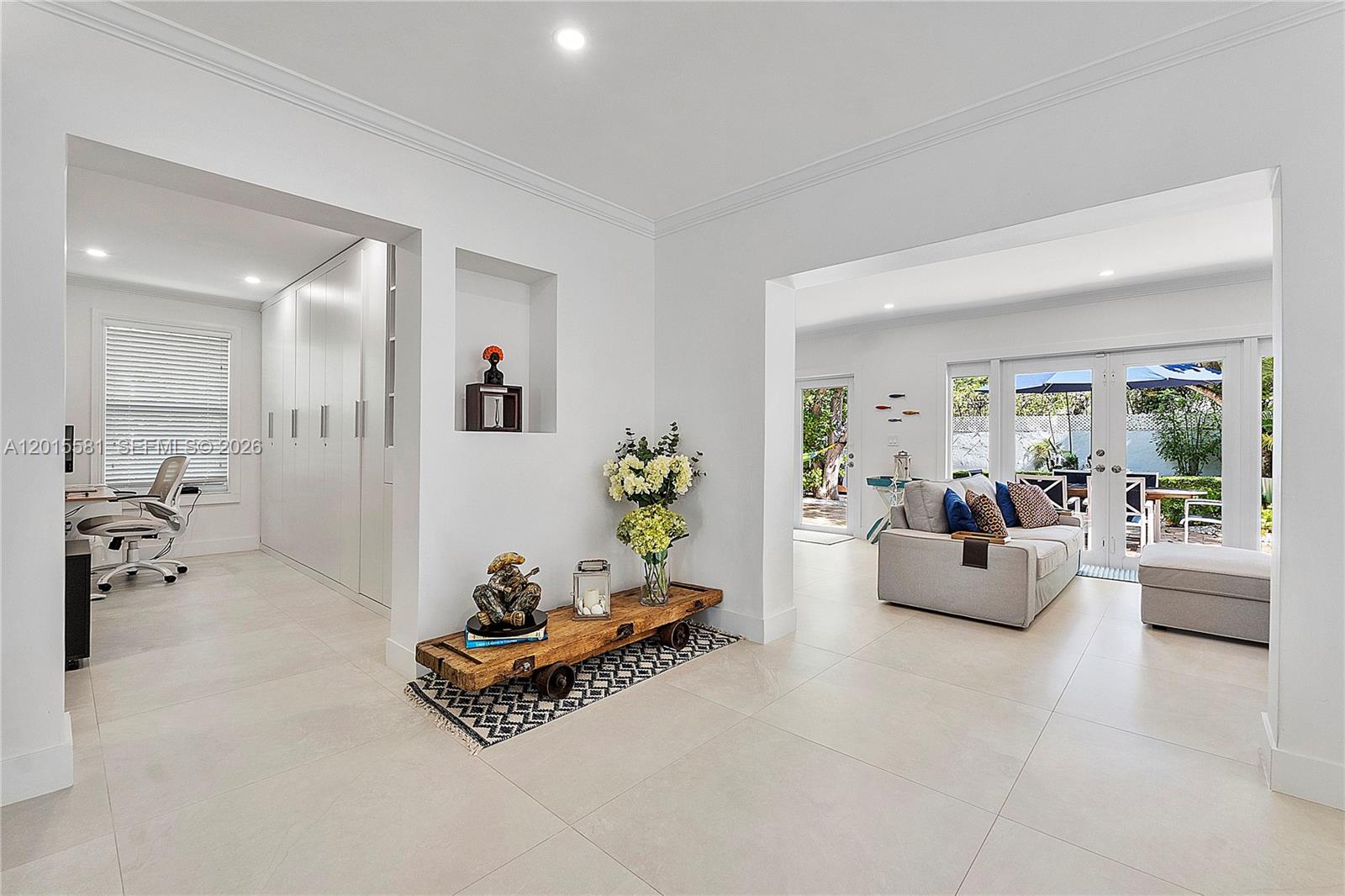 301 Hampton Ln, Key Biscayne FL 33149