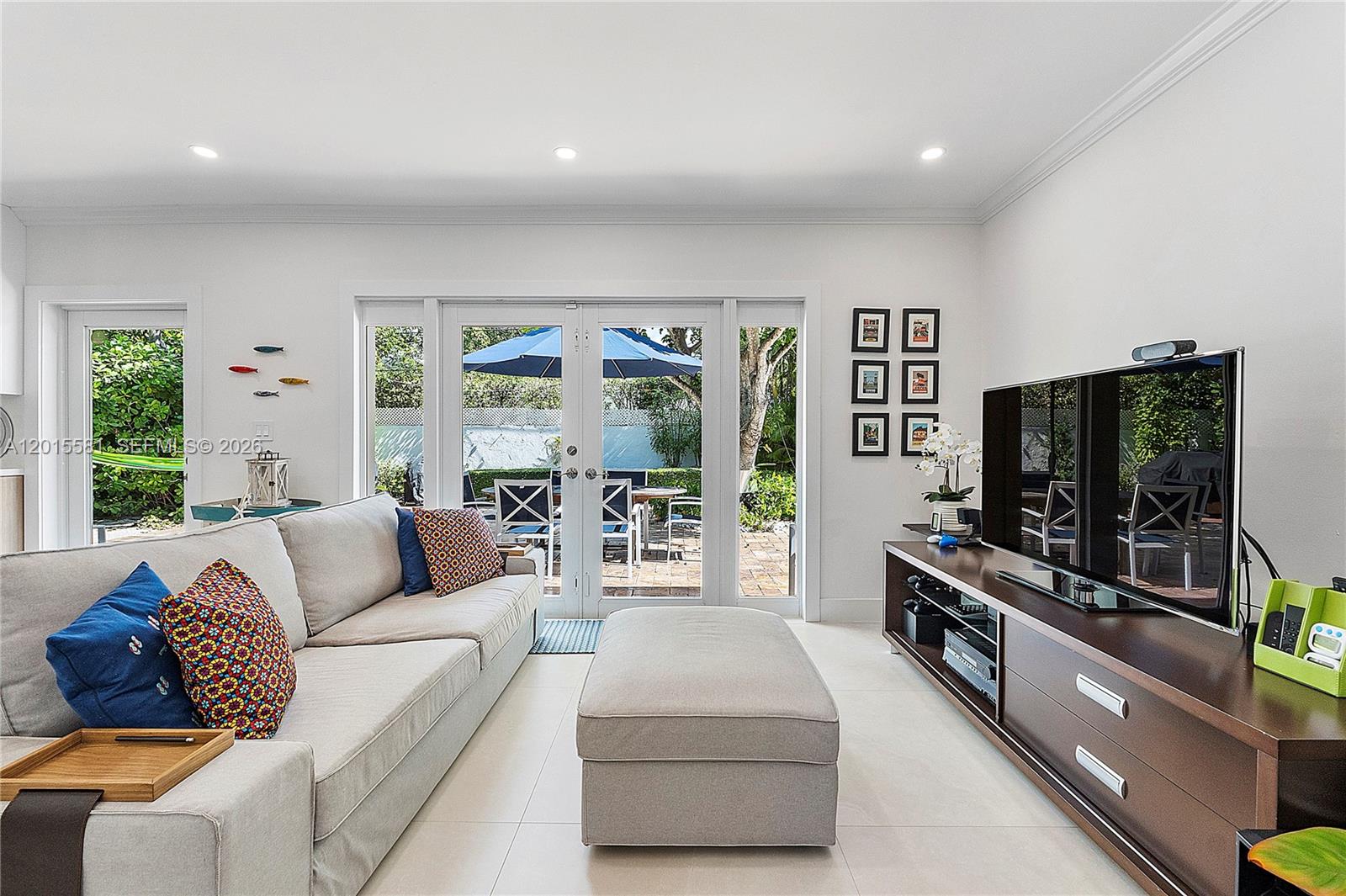301 Hampton Ln, Key Biscayne FL 33149