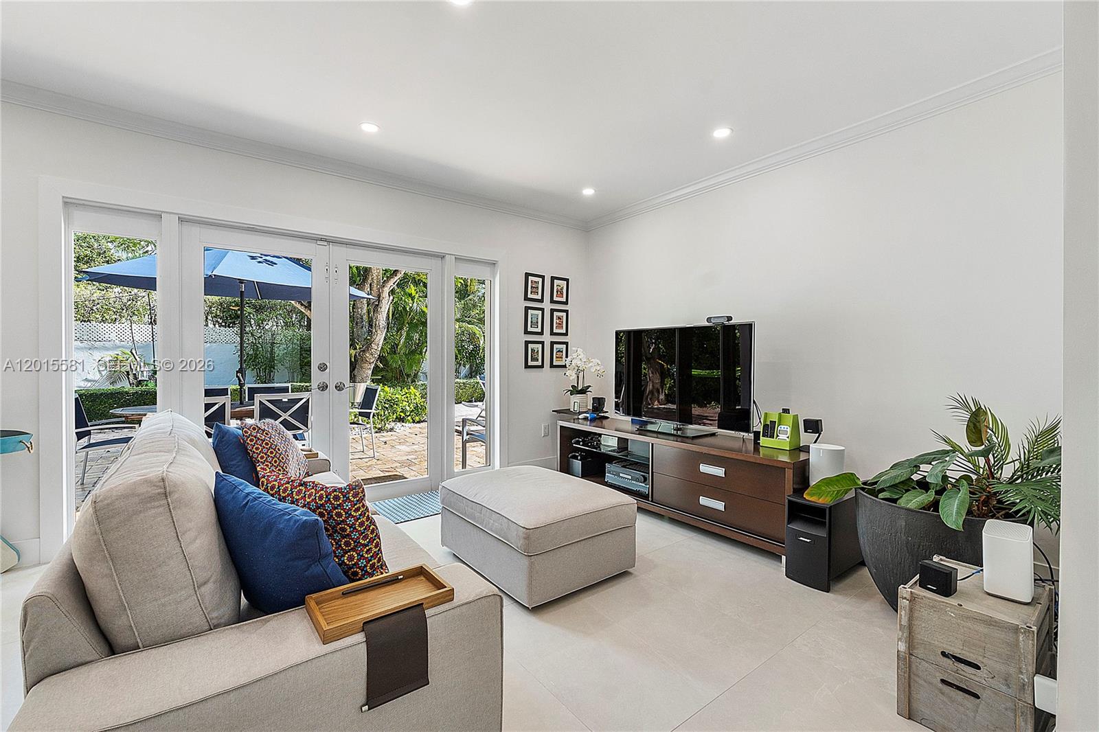 301 Hampton Ln, Key Biscayne FL 33149