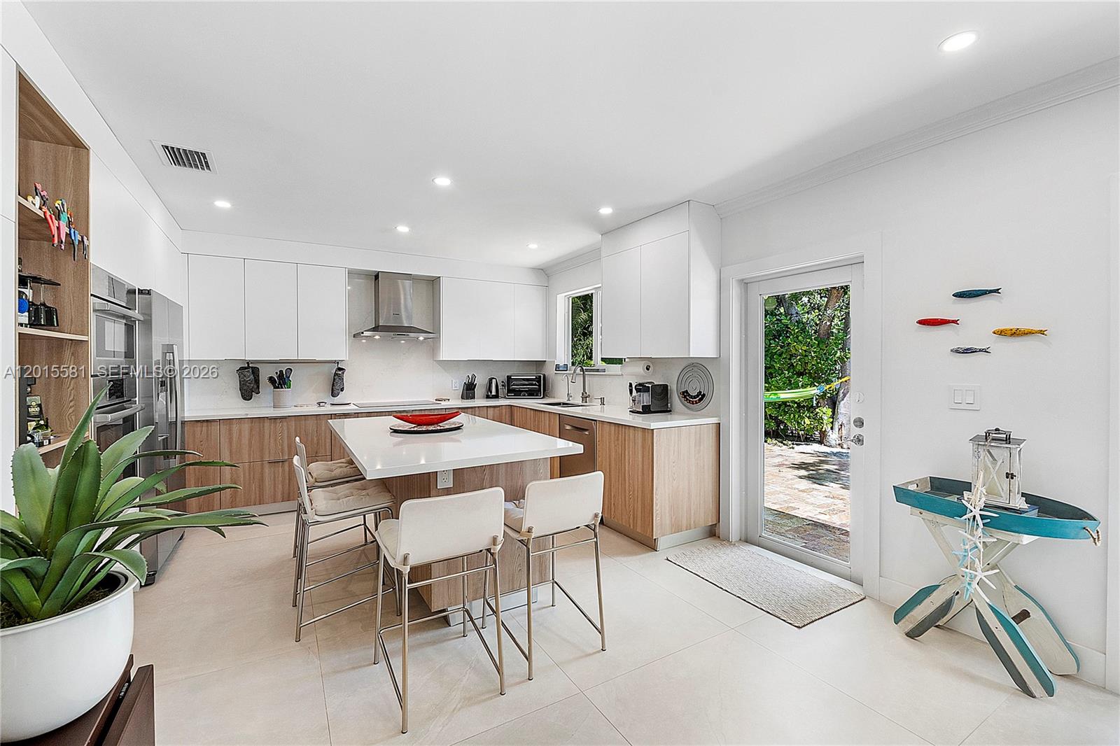 301 Hampton Ln, Key Biscayne FL 33149