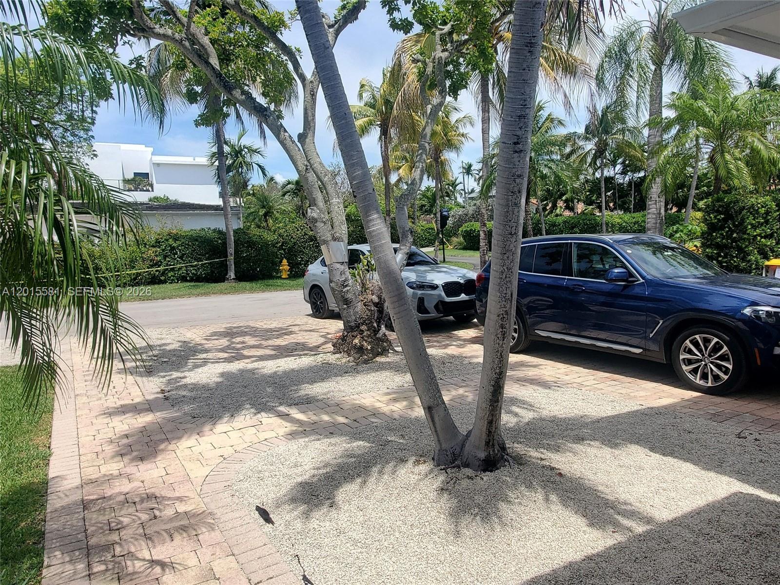 301 Hampton Ln, Key Biscayne FL 33149