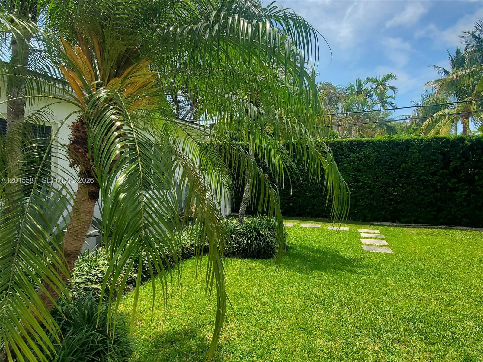 301 Hampton Ln, Key Biscayne FL 33149