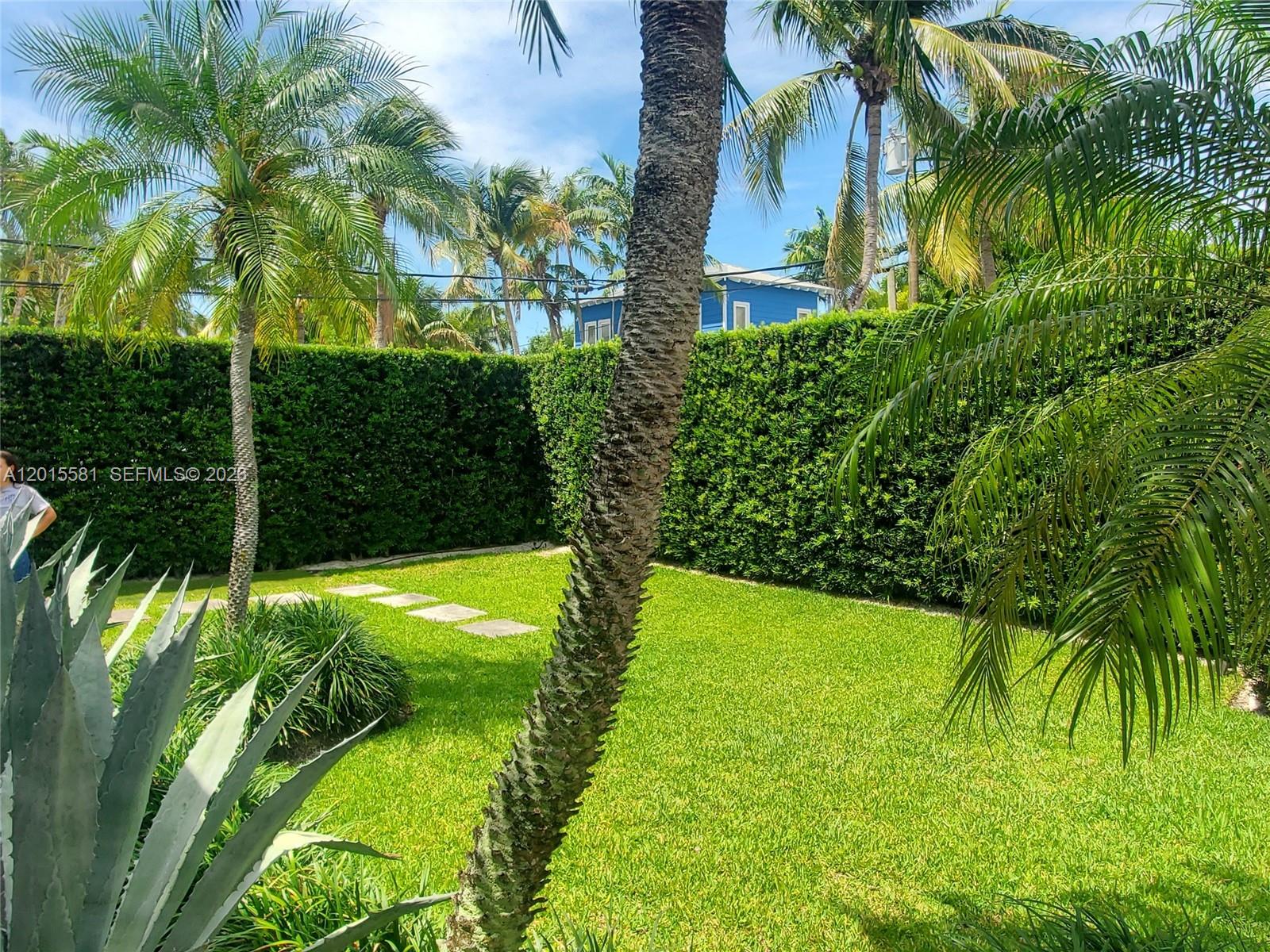 301 Hampton Ln, Key Biscayne FL 33149