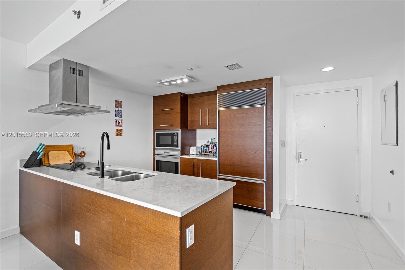 465 Brickell Ave #1016, Miami FL 33131