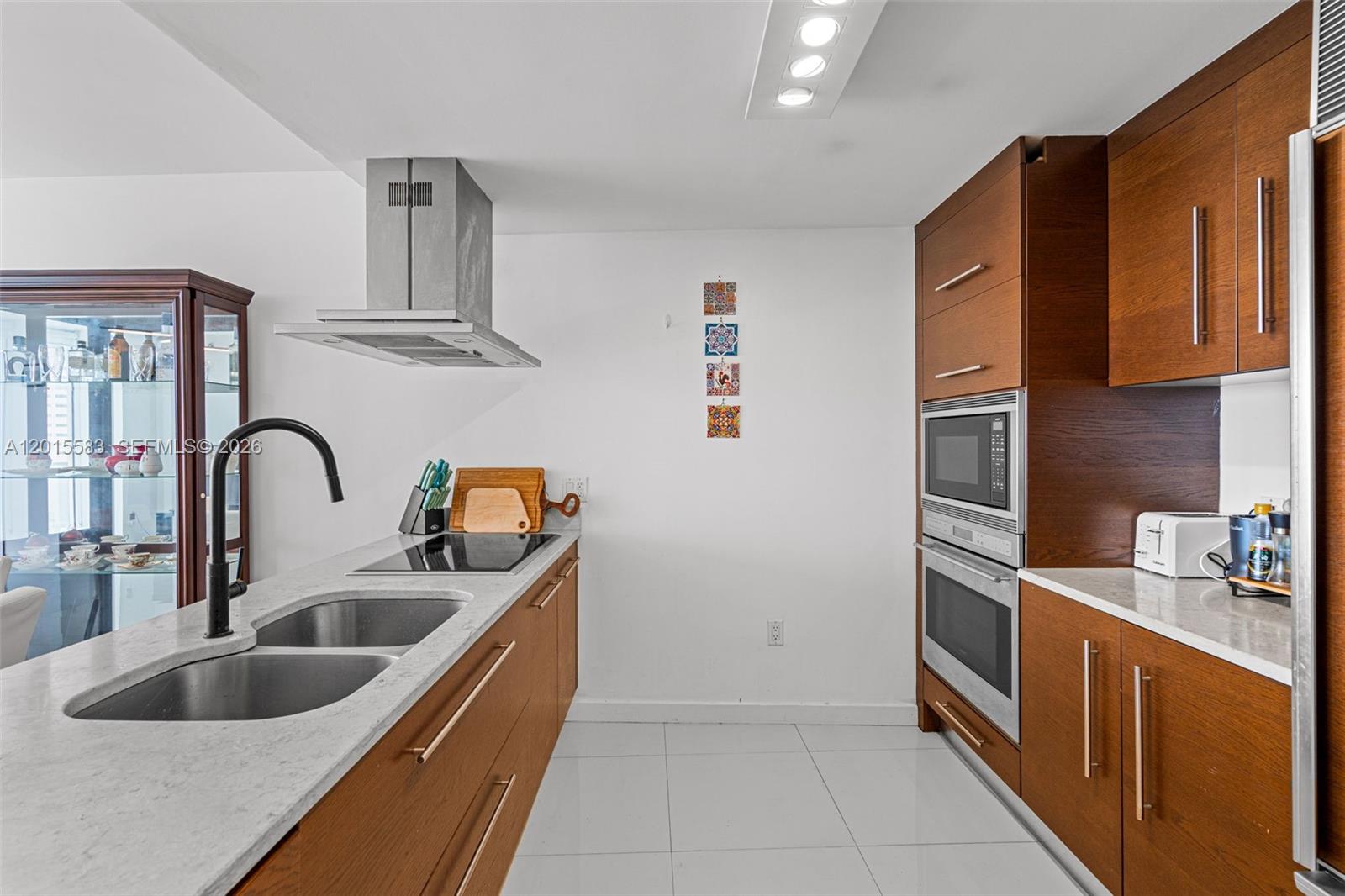 465 Brickell Ave #1016, Miami FL 33131