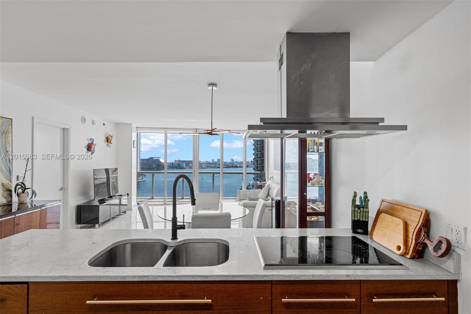 465 Brickell Ave #1016, Miami FL 33131