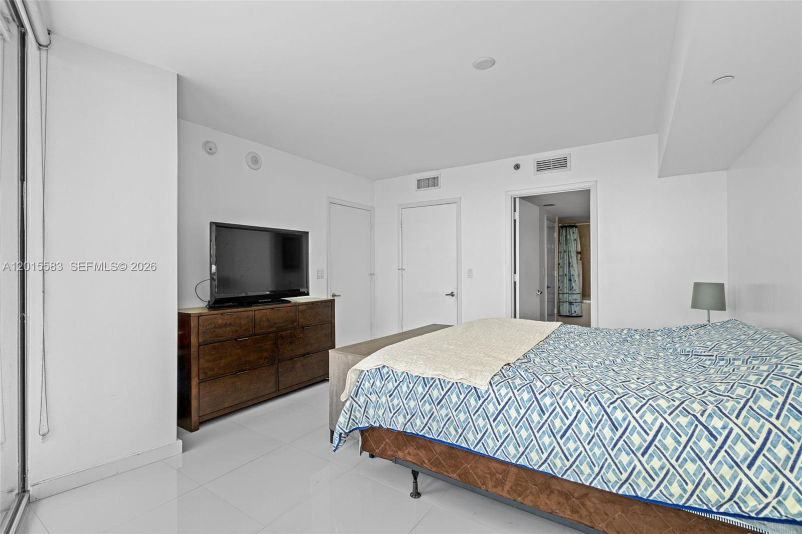 465 Brickell Ave #1016, Miami FL 33131