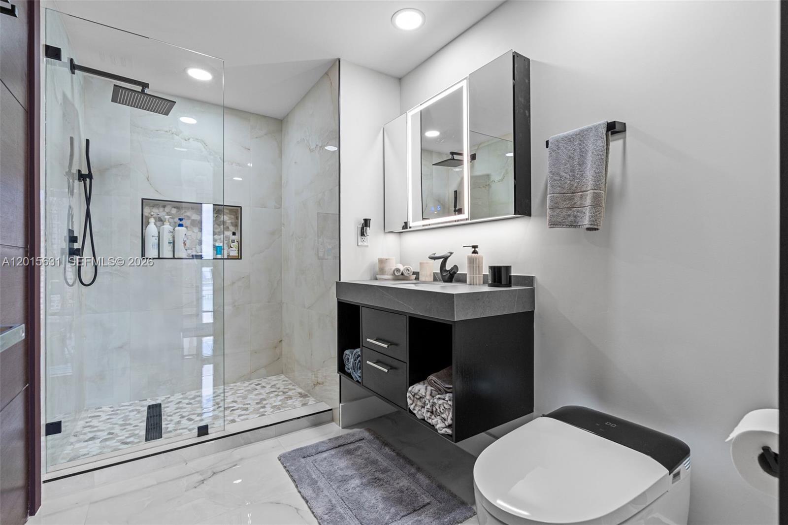465 Brickell Ave #3301, Miami FL 33131