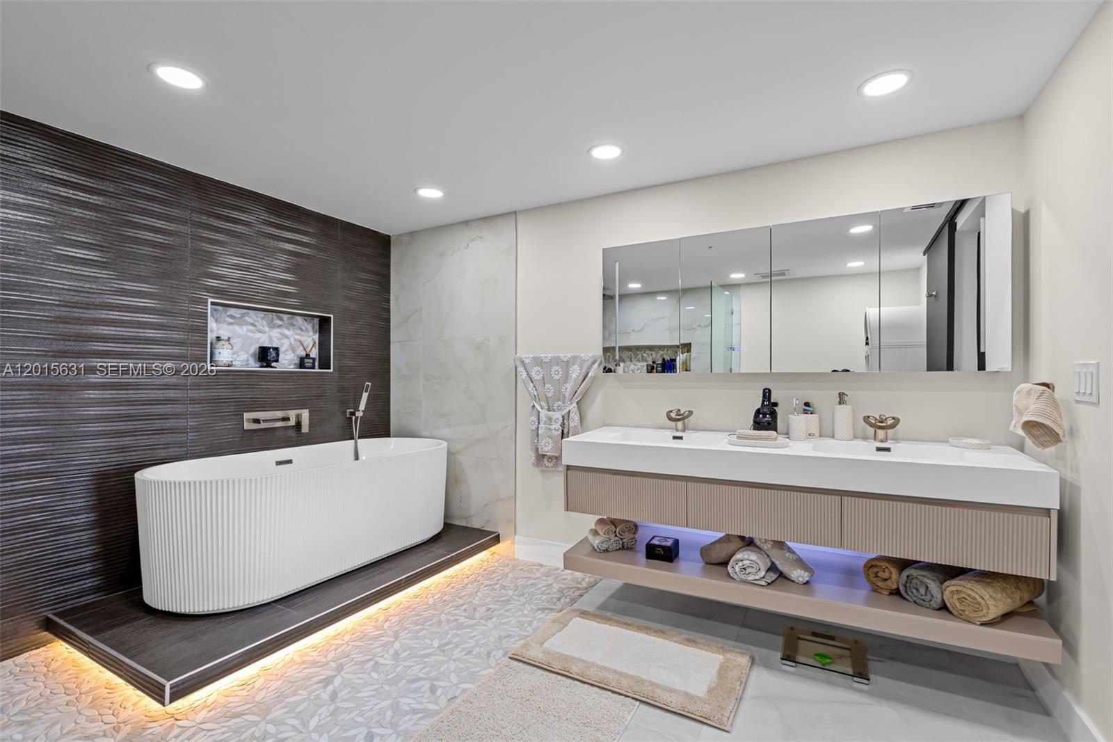 465 Brickell Ave #3301, Miami FL 33131