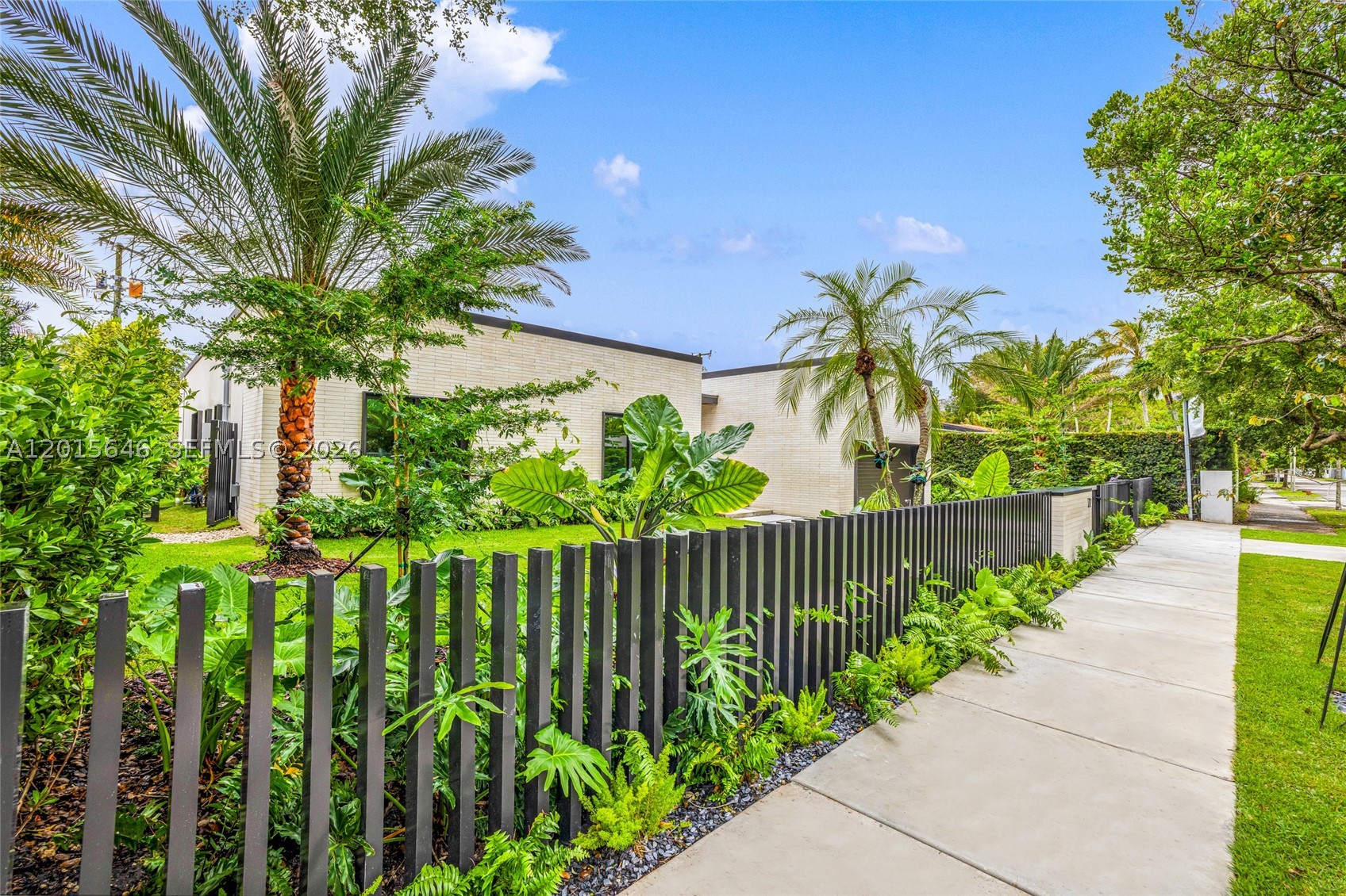 72 W Shore Dr W, Miami FL 33133