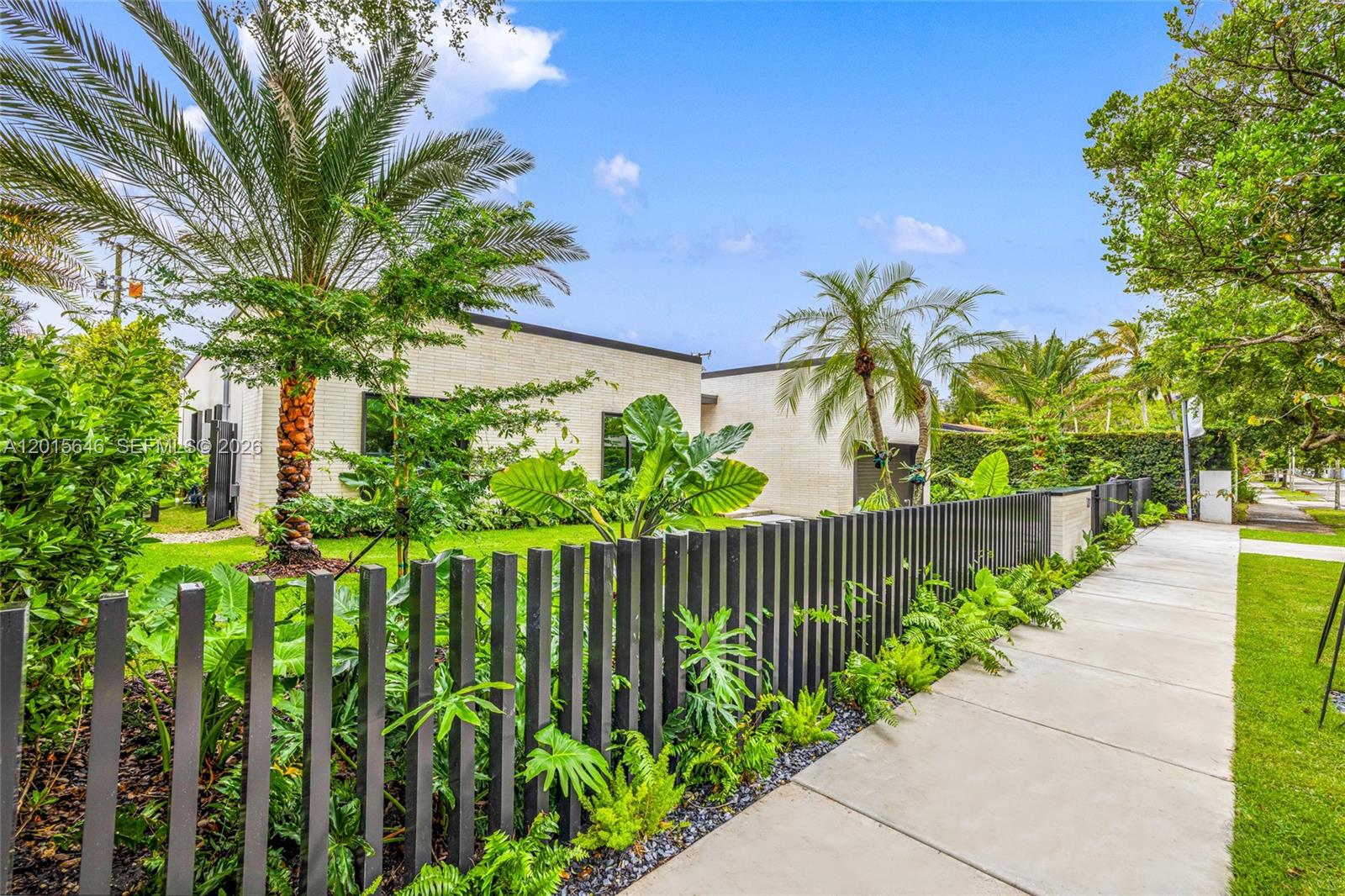 72 W Shore Dr W, Miami FL 33133