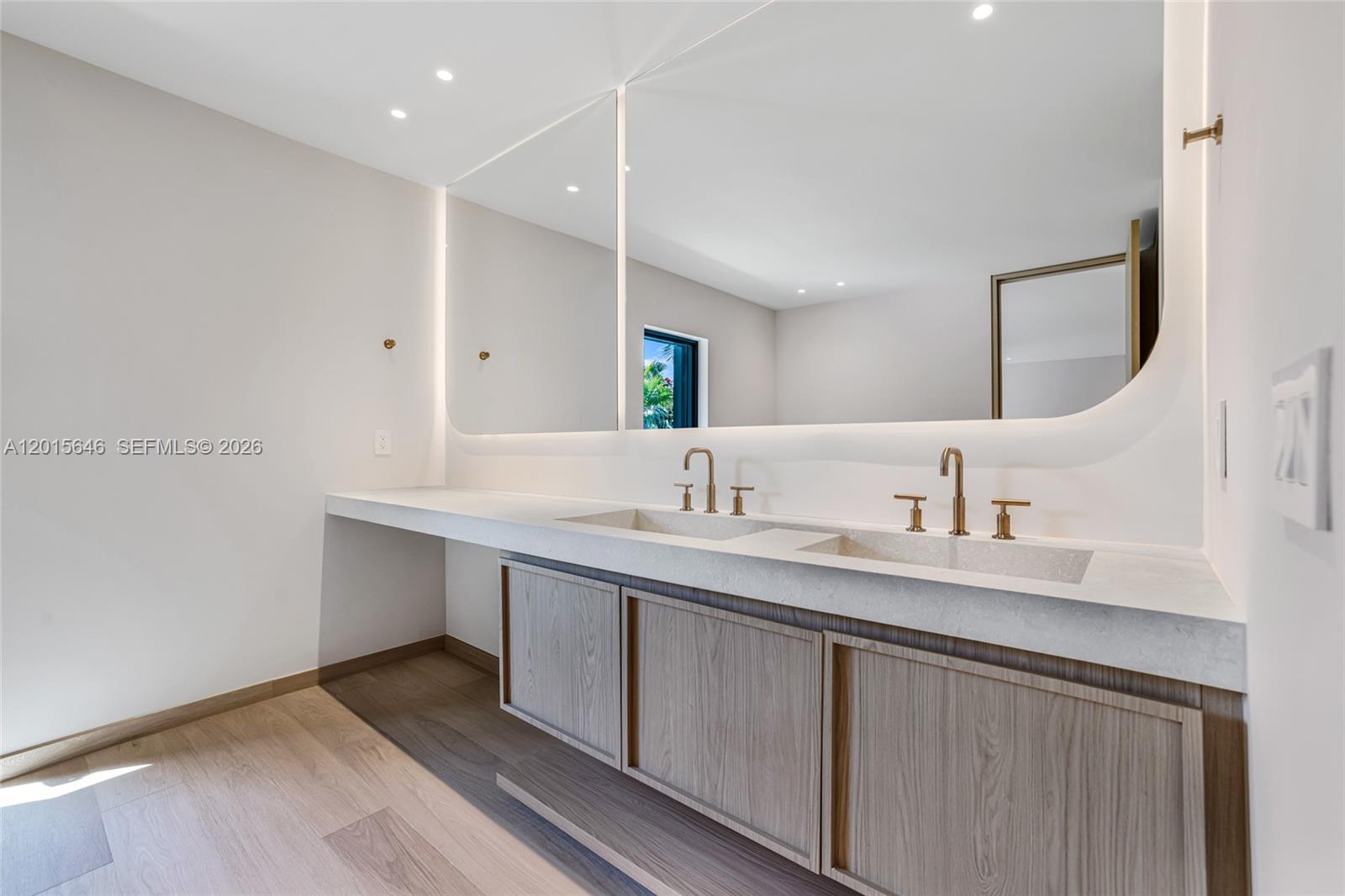 72 W Shore Dr W, Miami FL 33133