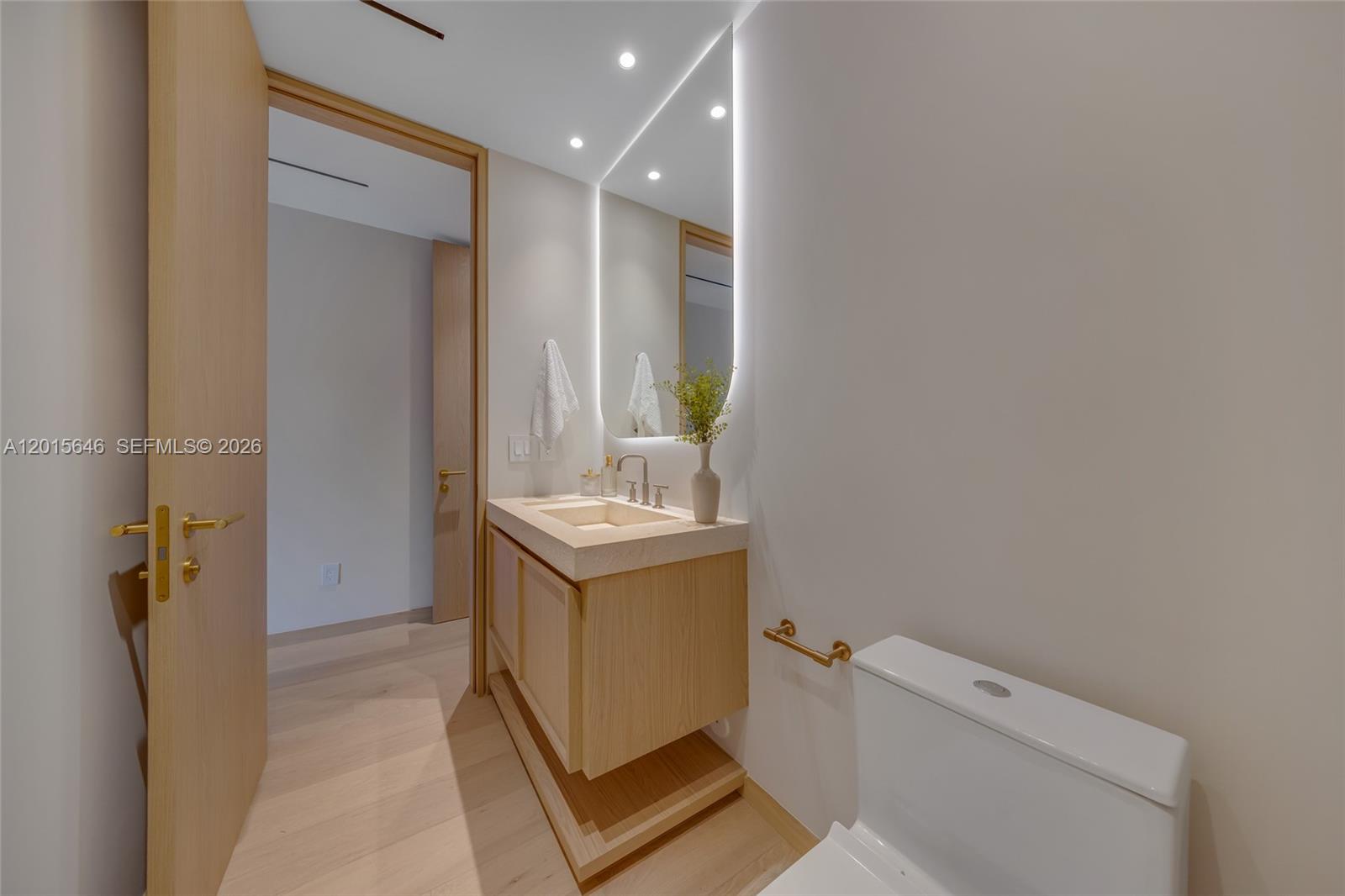72 W Shore Dr W, Miami FL 33133