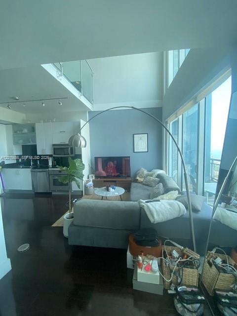 60 SW 13th St #4611, Miami FL 33130