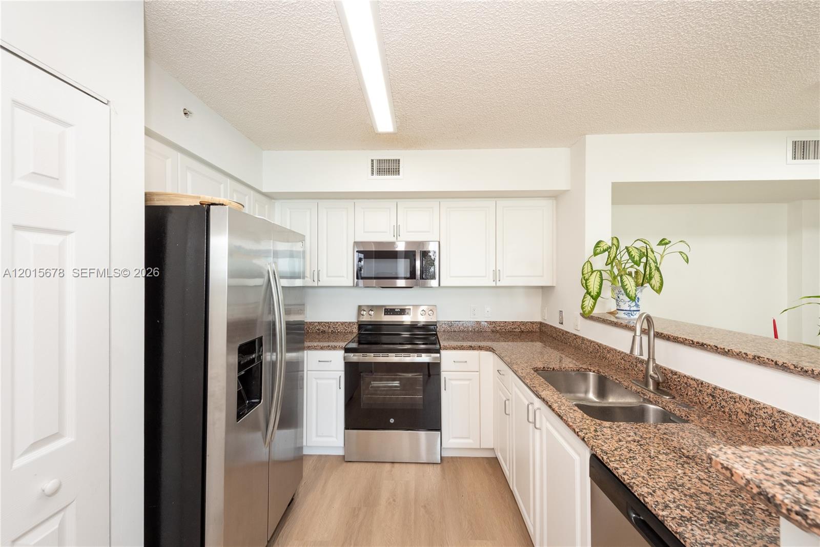 1155 Brickell Bay Dr #609, Miami FL 33131