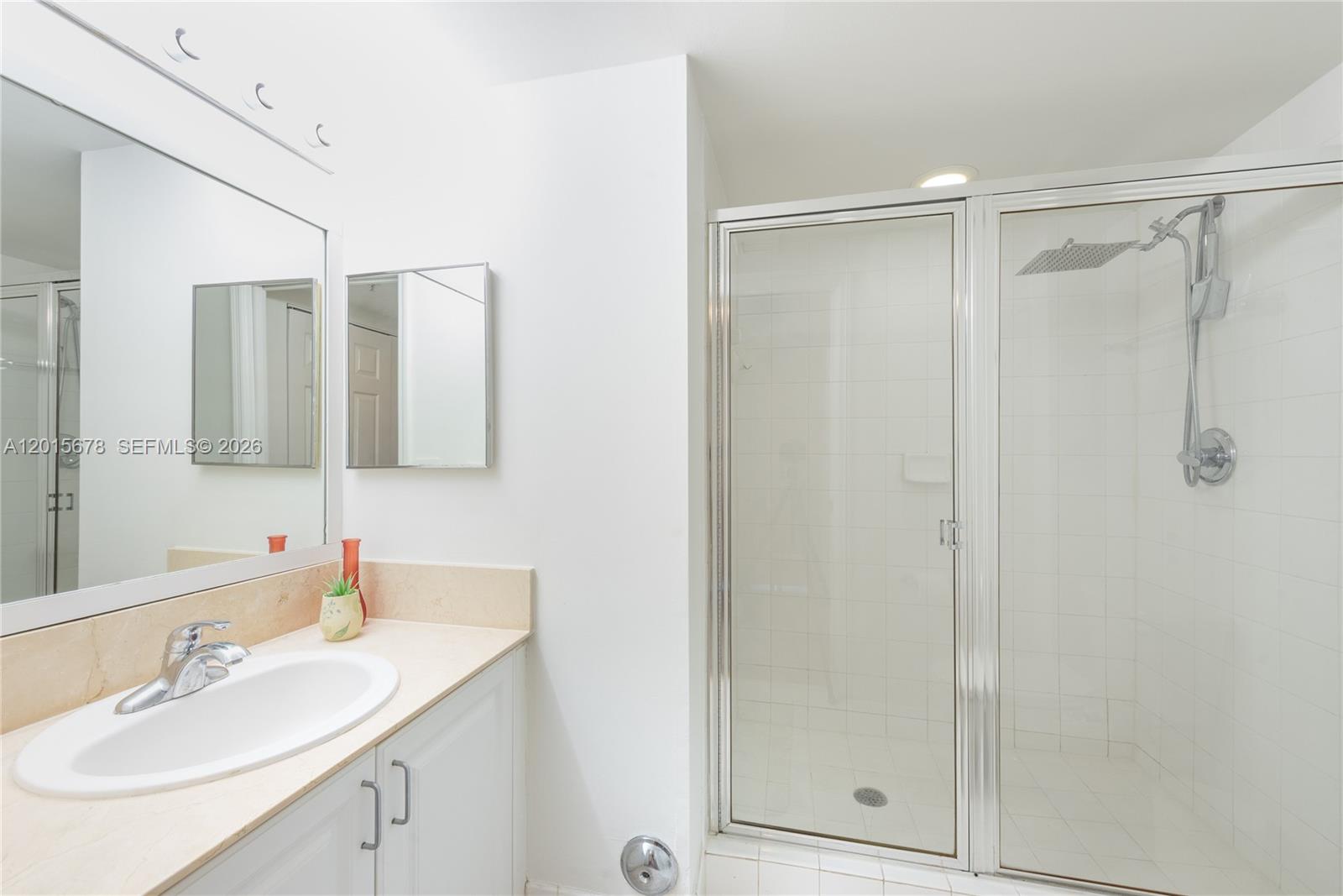 1155 Brickell Bay Dr #609, Miami FL 33131