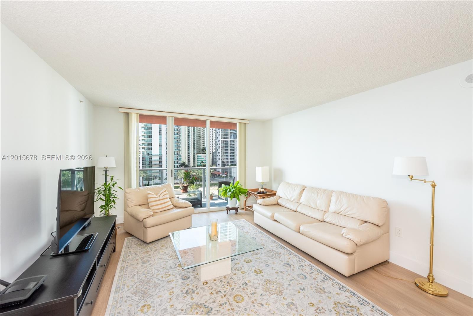 1155 Brickell Bay Dr #609, Miami FL 33131