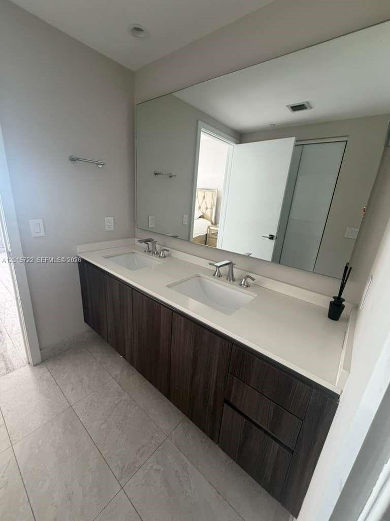 488 NE 18th St #3905, Miami FL 33132